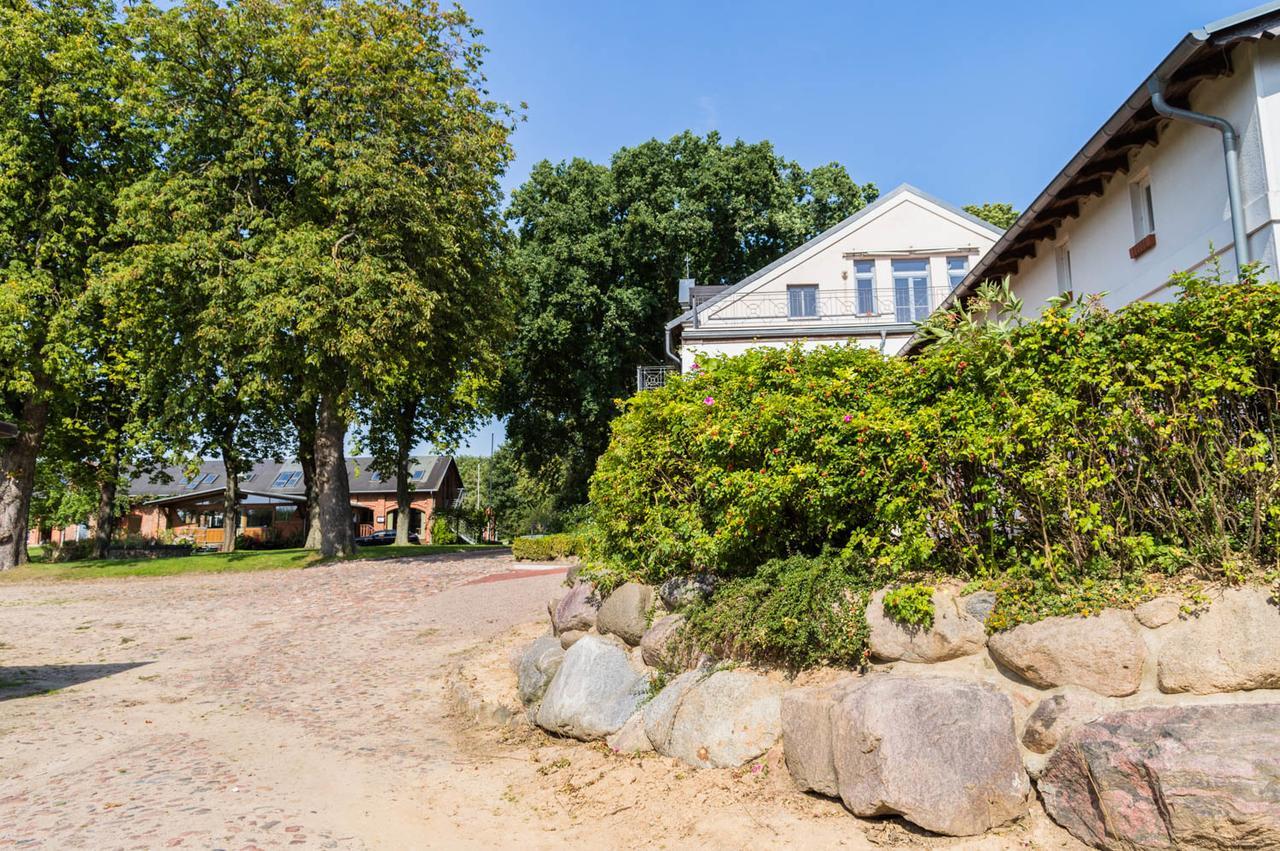 Gutshof Gross Behnkenhagen Appartement Buitenkant foto