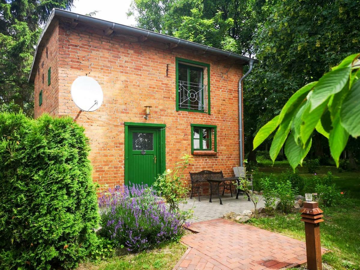 Gutshof Gross Behnkenhagen Appartement Buitenkant foto